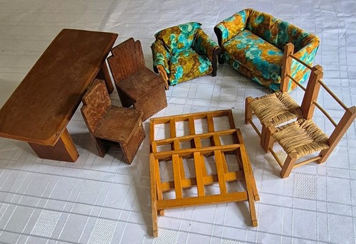 Vintage dolls house - dolls, miniature