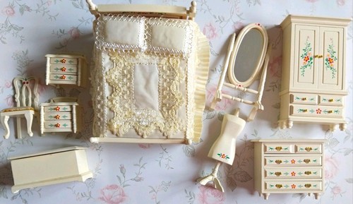 Vintage dolls house hand - 1:12,