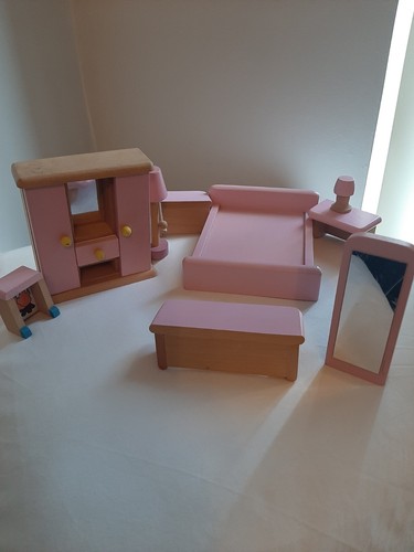 Dolls house pink - dolls,