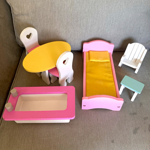 Painted wooden dollhouse - 1:12,