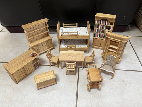 Dolls house pine - dolls, coloured