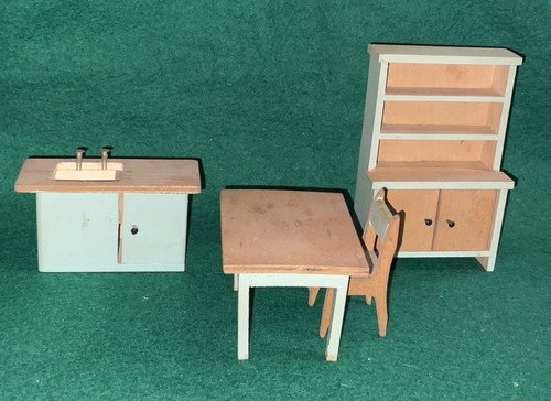 Vintage 1950 dolls house - 1950’s,