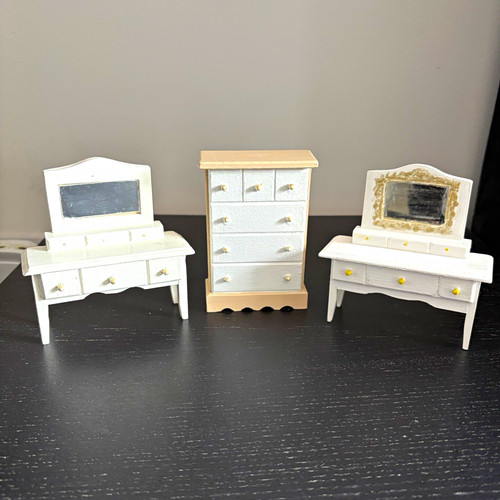 Dolls house furniture 12 - dolls, 1:12