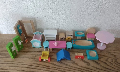 Wooden dolls house - dolls,