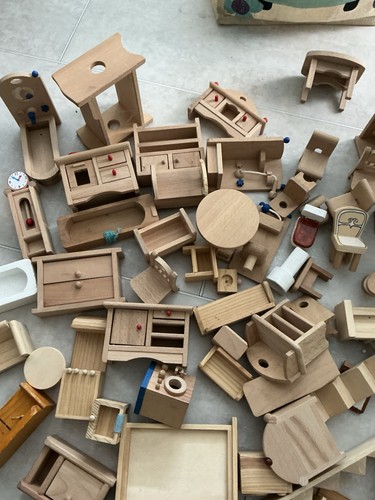Bag full wooden dolls house - full,